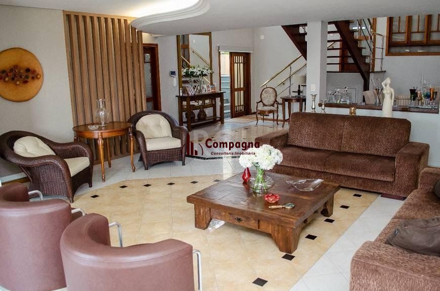 Casa com 5 dormitórios, 550 m²  no Bairro Vila Jardim - Porto Alegre/RS — foto 2