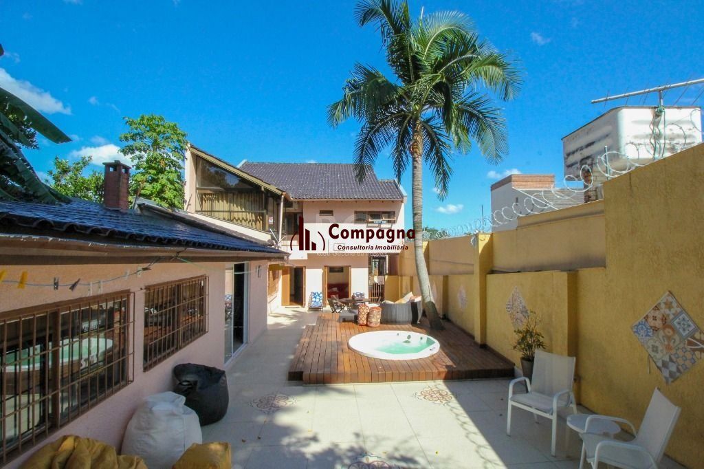 Casa Com 4 dormitórios para Comprar , 350 m²- Chácara das Pedras - Porto Alegre