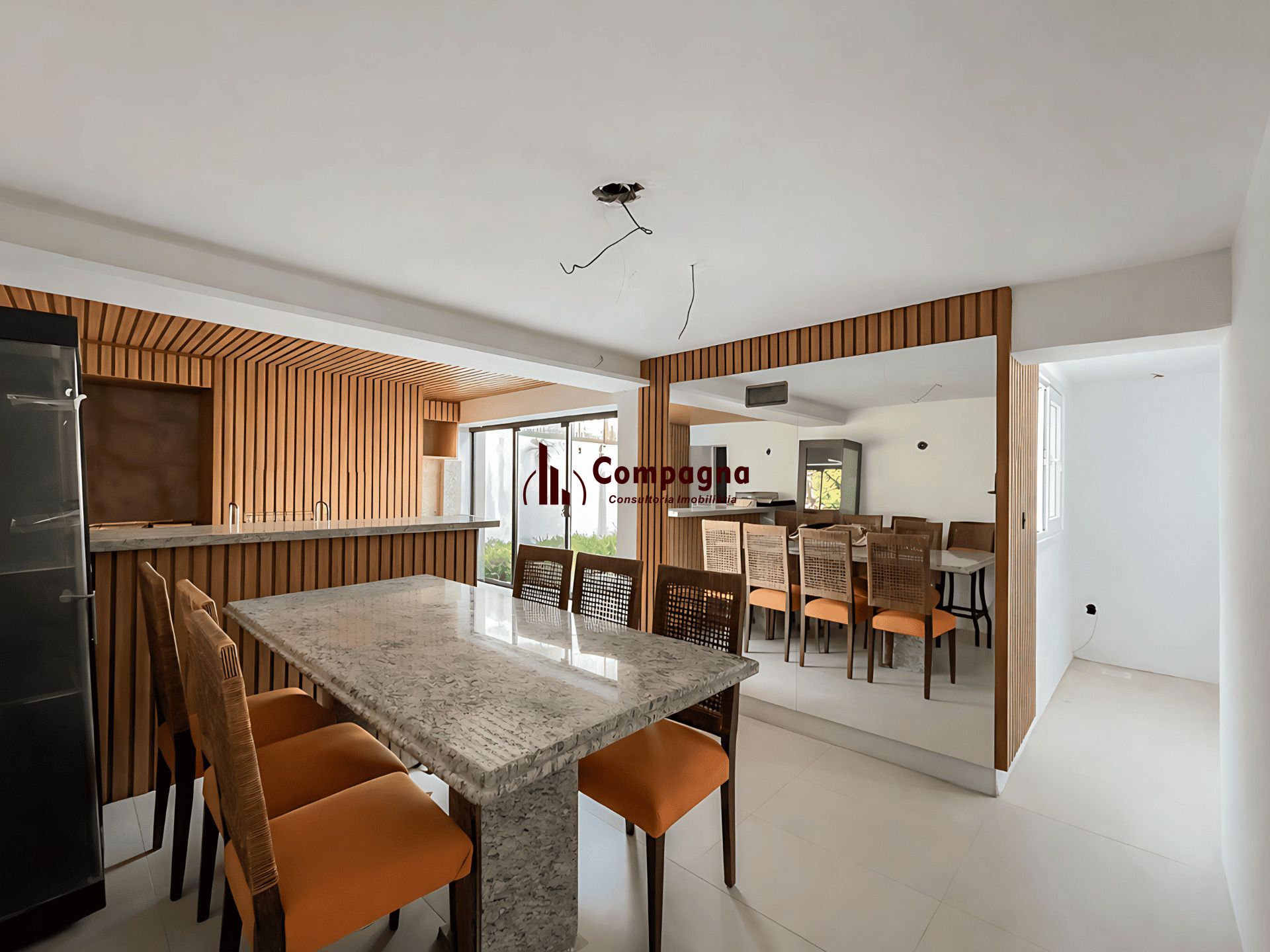 Casa Reformada com Piscina, 370m², 2 Suítes com Closet no Três Figueiras – POA — foto 2