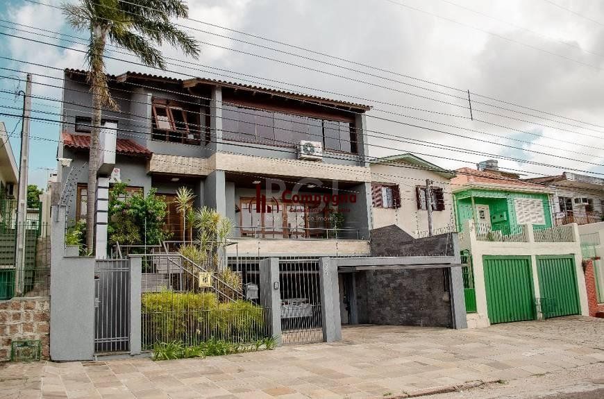 Casa com 5 dormitórios, 550 m²  no Bairro Vila Jardim - Porto Alegre/RS