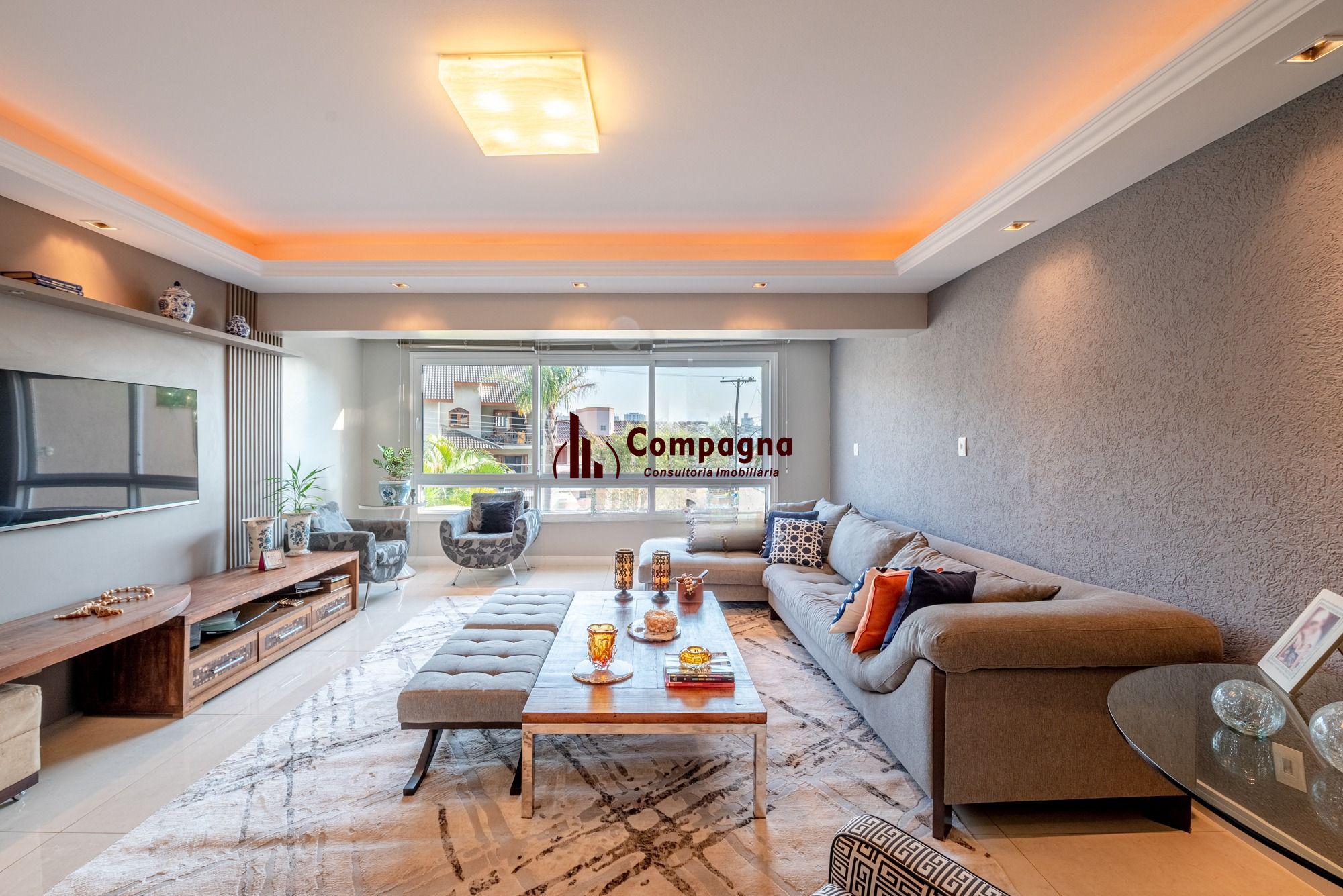 Casa com 357m² e 4 dormitórios, 3 suítes, 3 vagas