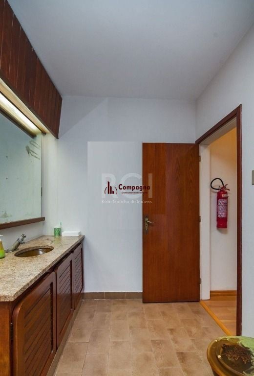 Casa Com 3 dormitórios Para Comprar ,  300 m² - Rio Branco - Porto Alegre/RS — foto 5