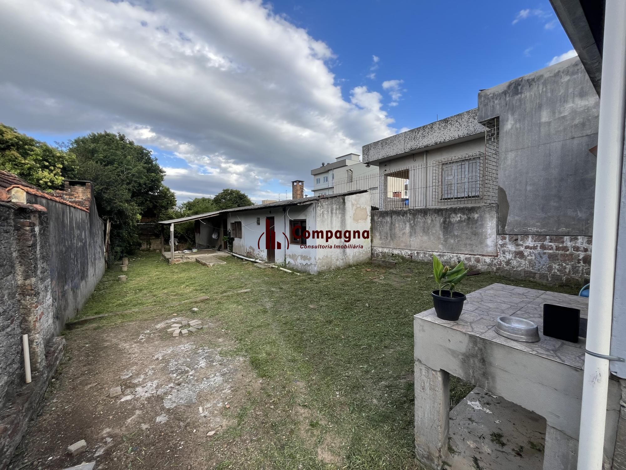 Casa com pátio grande semi-mobiliada no Bairro Camaquã. — foto 4