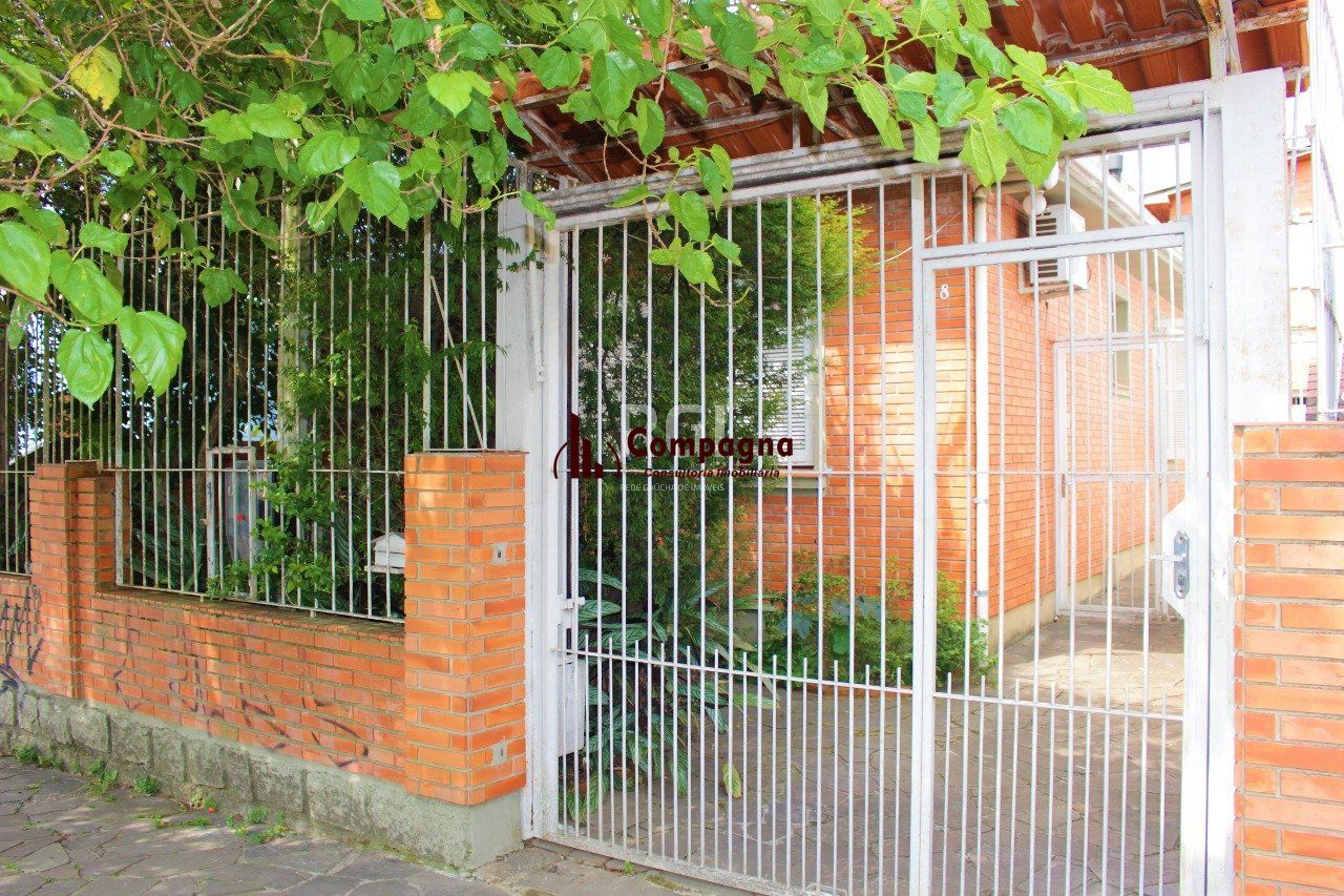 Casa para Venda - 208m², 3 dormitórios, 1 vaga - Partenon — foto 2