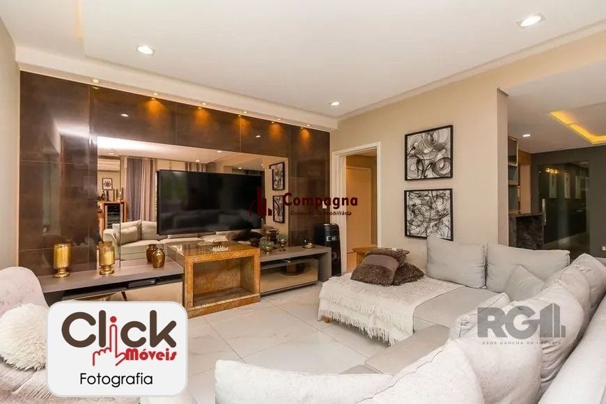 Apartamento 4 dormitórios, sendo 1 suíte, 193 m² de área privativa e 2 vaga(s) de garagem. Localizado na Rua/Av. Carlos Gomes, no bairro Auxiliadora em Porto Alegre. — foto 3