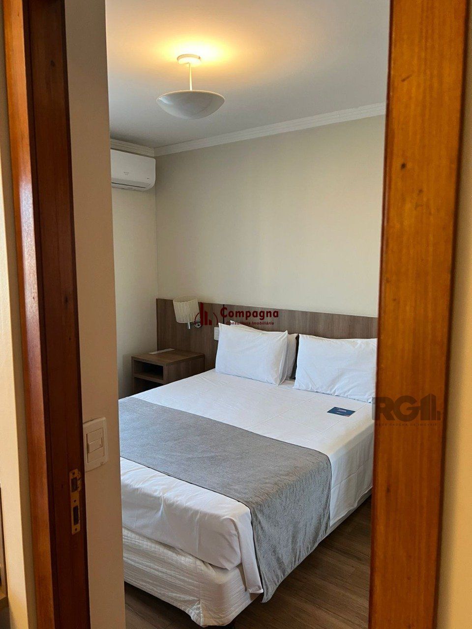 Flat semimobiliado, uma vaga, no bairro Praia de Belas em Porto Alegre — foto 5