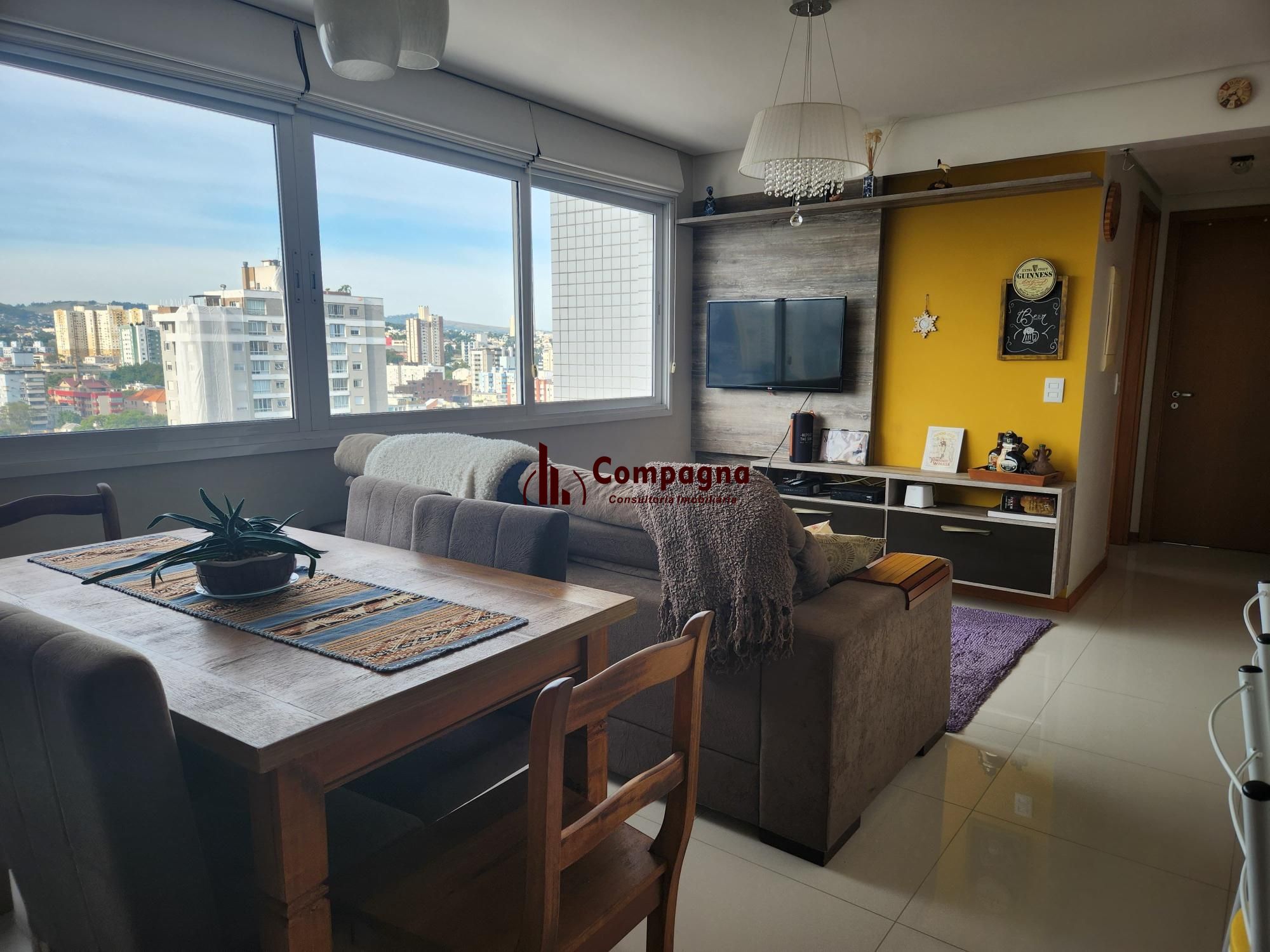 Apartamento de 2 quartos, suíte e 2 vagas garagem no bairro Santana Porto Alegre