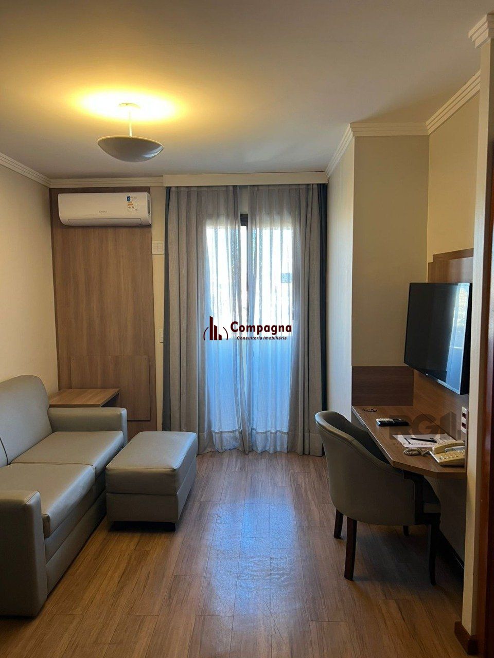 Flat semimobiliado, uma vaga, no bairro Praia de Belas em Porto Alegre — foto 3