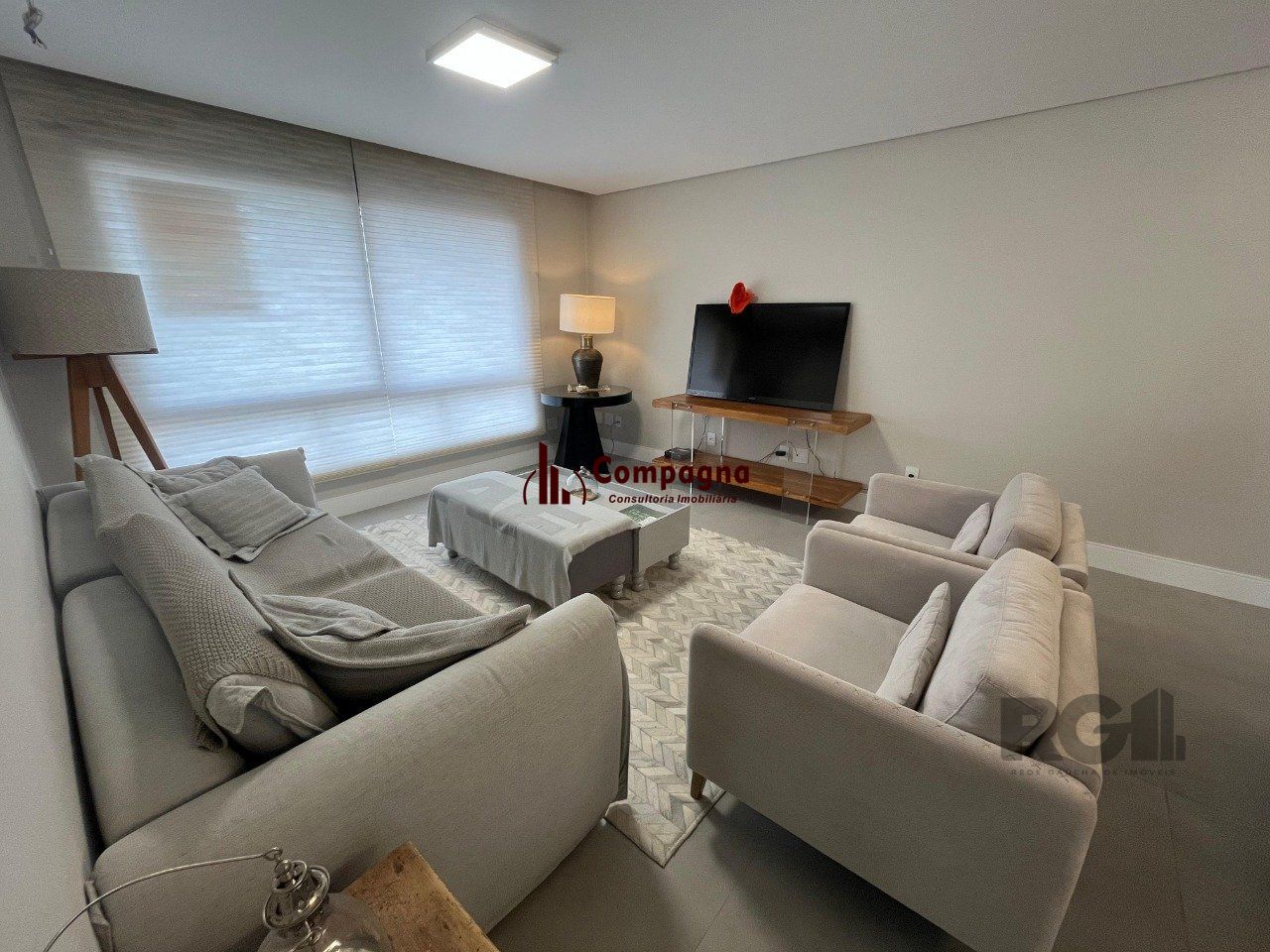 Apartamento de três quartos, suíte e uma vaga de garagem no bairro Independência em Porto Alegre. — foto 3