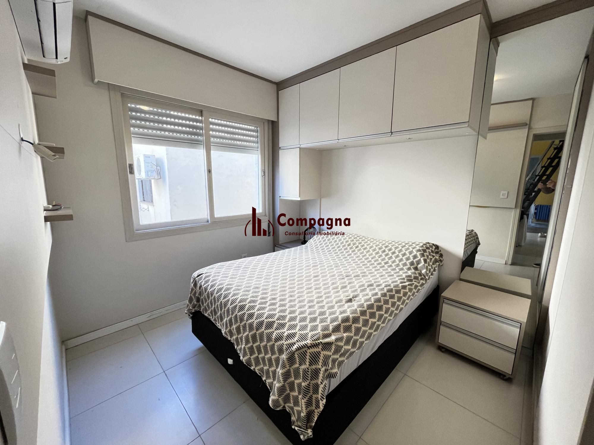 Apartamento de 2 quartos, suíte e 1 vaga de garagem no bairro Santana em POA/RS — foto 3