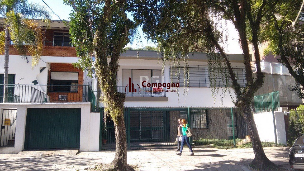 Casa para Venda - 363m², 3 dormitórios, sendo 1 suites, 2 vagas - São João