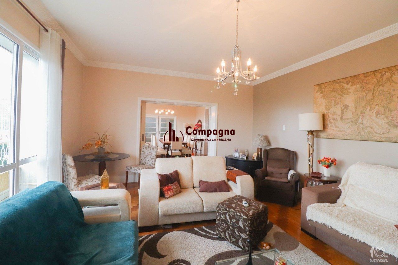 Apartamento á venda com 3 dormitórios com 1 suíte com sacada + 2 sacadas na sala e living, 233,85M²  e 1 vaga de garagem escriturada e coberta, no Bairro Independência em Porto Alegre. — foto 4