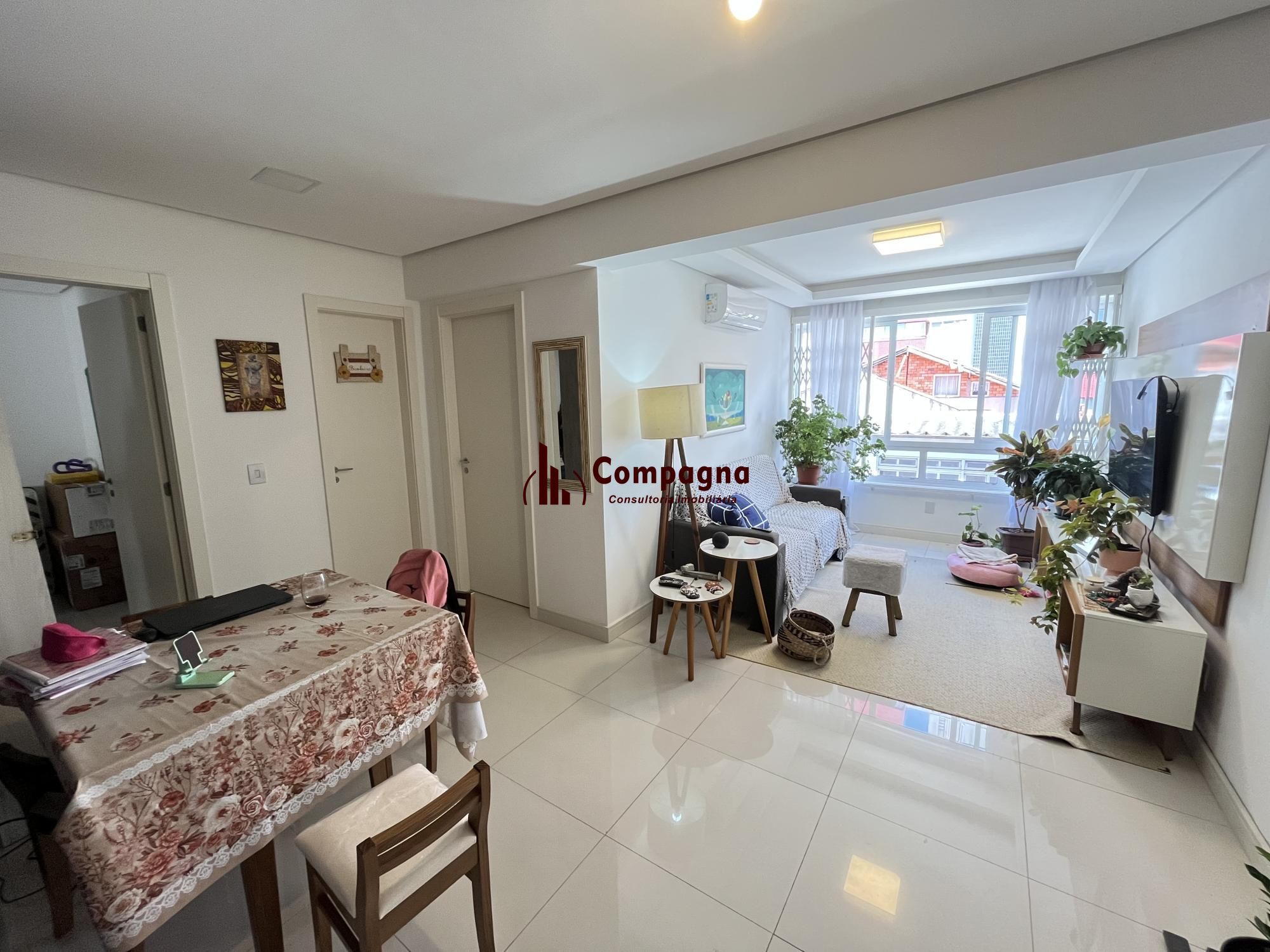 Apartamento de 2 quartos, suíte e 1 vaga de garagem no bairro Santana em POA/RS — foto 2