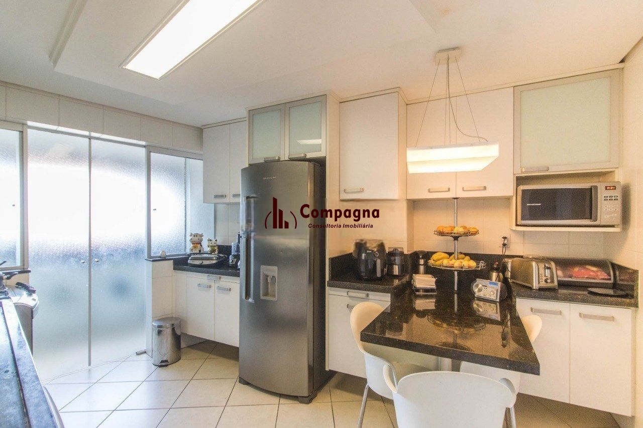 Apartamento com 3 suítes e 3 vagas de garagem no bairro Rio Branco em POA/RS — foto 4
