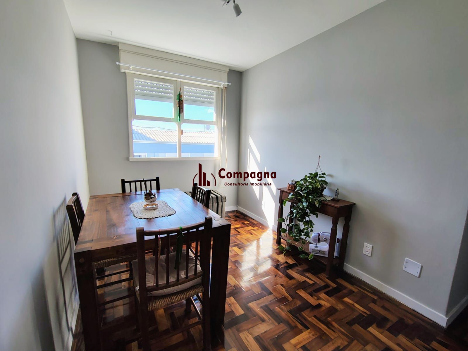 Apartamento de três quartos e uma vaga de garagem rotativa — foto 3