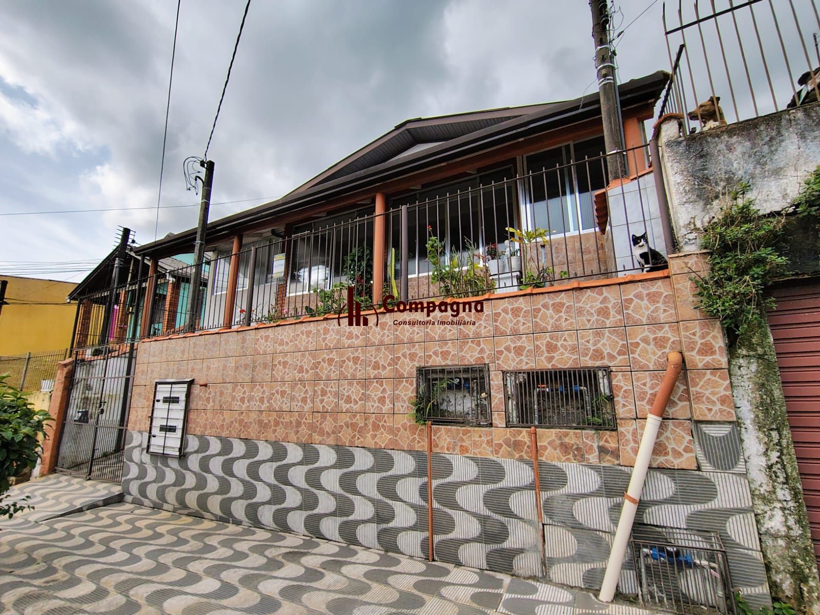 Casa 3 dormitórios e 3 vagas de garagem.