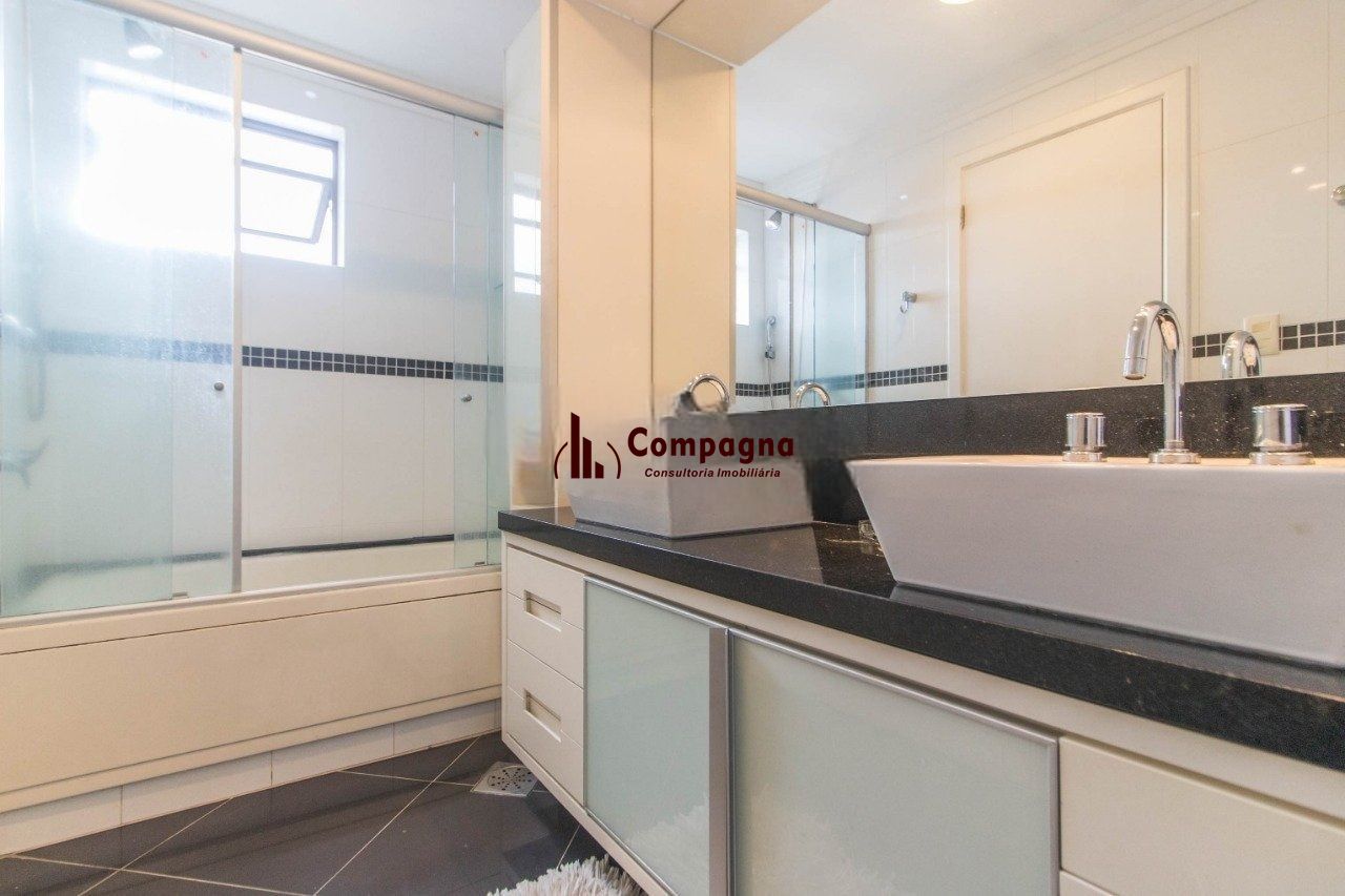 Apartamento com 3 suítes e 3 vagas de garagem no bairro Rio Branco em POA/RS — foto 2