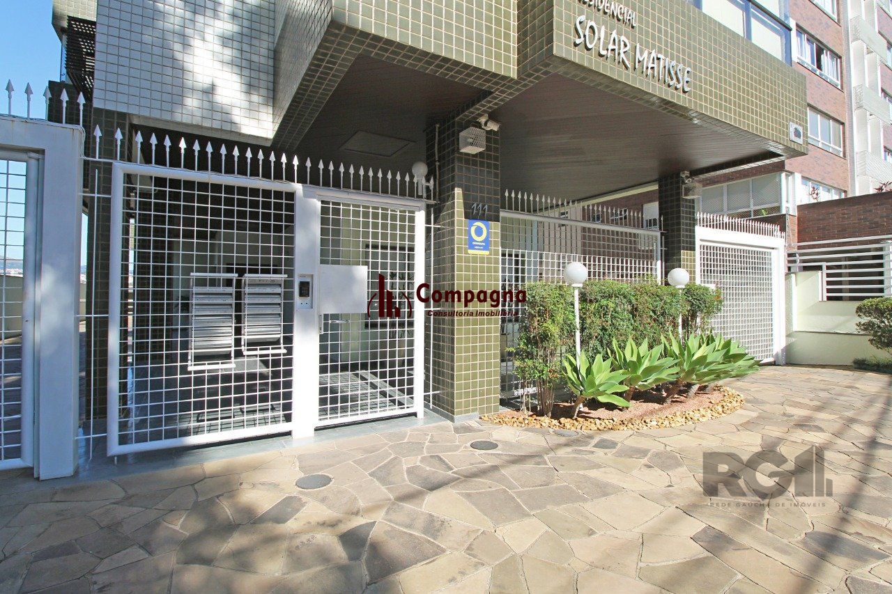 Apartamento de 3 dormitórios, suíte e 2 vagas de garagem no bairro Petrópolis em Porto Alegre — foto 3