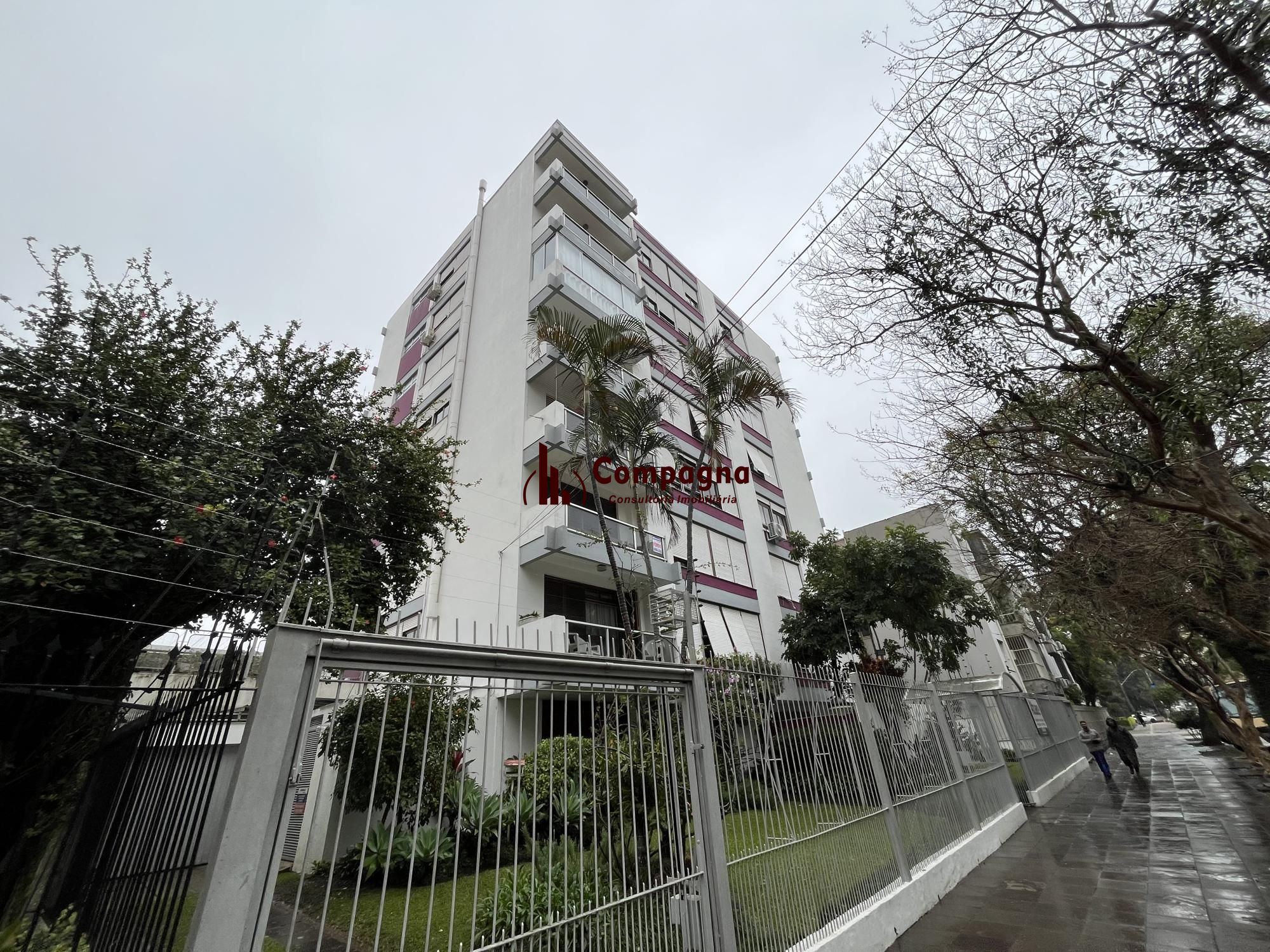 Apartamento de 3 quartos, suíte e 2 vagas de garagem no bairro Farroupilha POA
