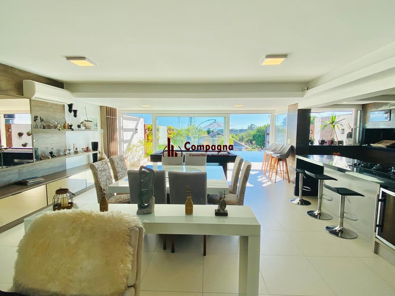 Casa em Ipanema com 4 Dormitórios sendo 3 Suíte — foto 4