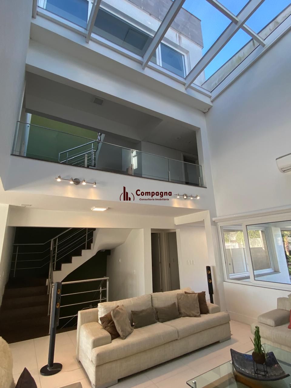 Casa em Ipanema com 4 Dormitórios sendo 3 Suíte — foto 3