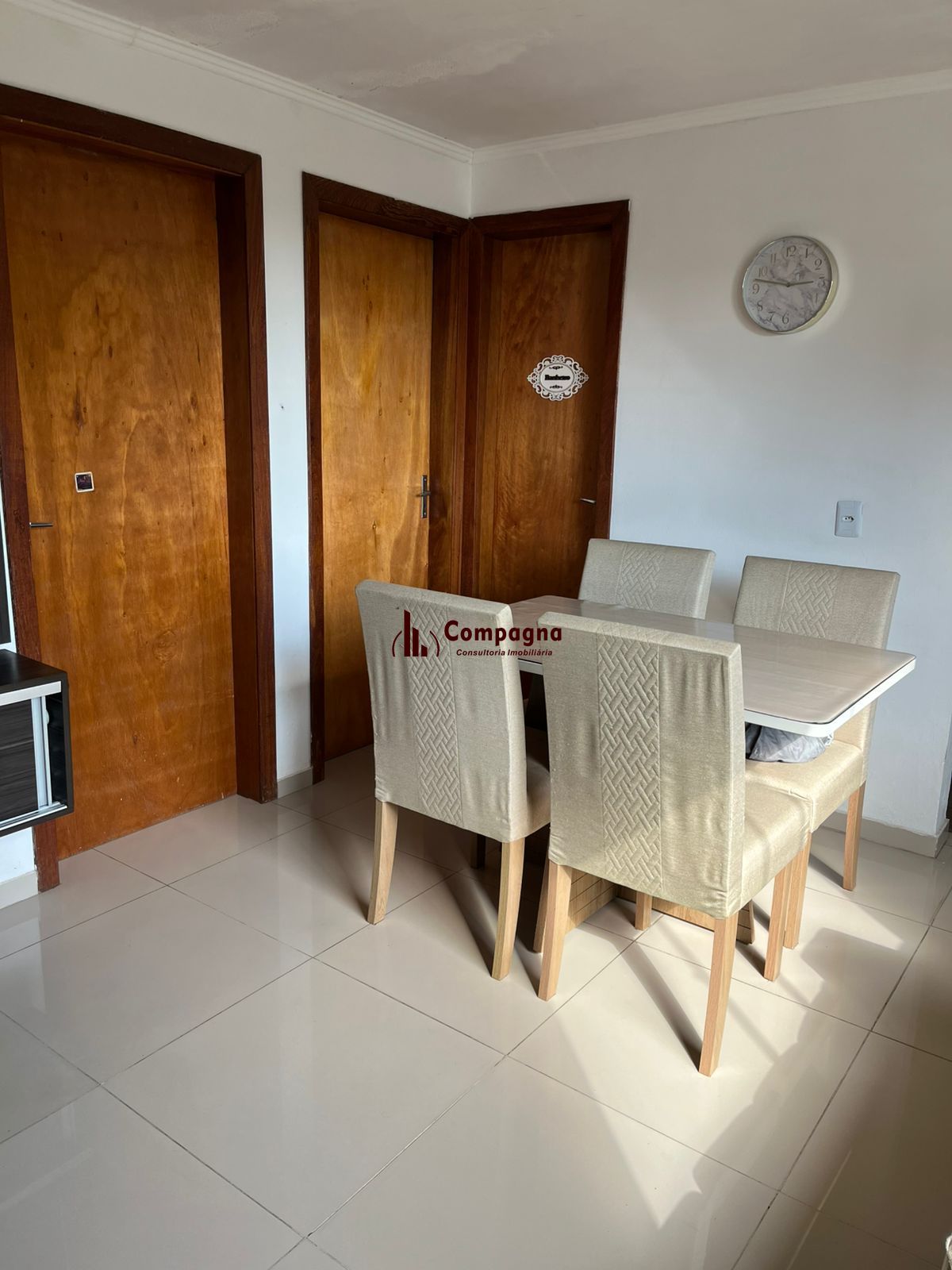 Lindo Apartamento 2 dormitórios semi mobiliado Bairro Restinga — foto 3