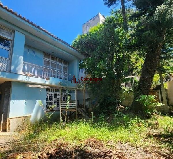 Sobrado no bairro Petrópolis com 200m² e terreno com 733m²
