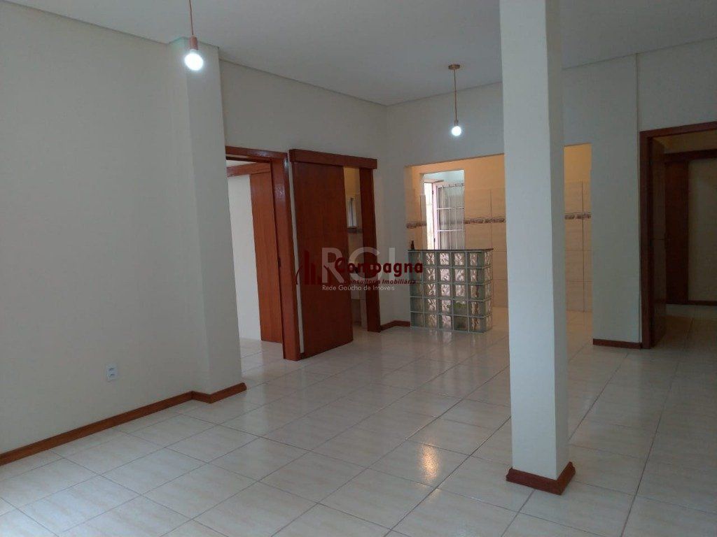 Apartamento de 4 dormitórios, sendo 2 suites, no bairro Petrópolis — foto 2