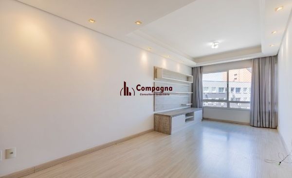 Apartamento no Centro de 2 dormitórios e 2 vagas DESOCUPADO