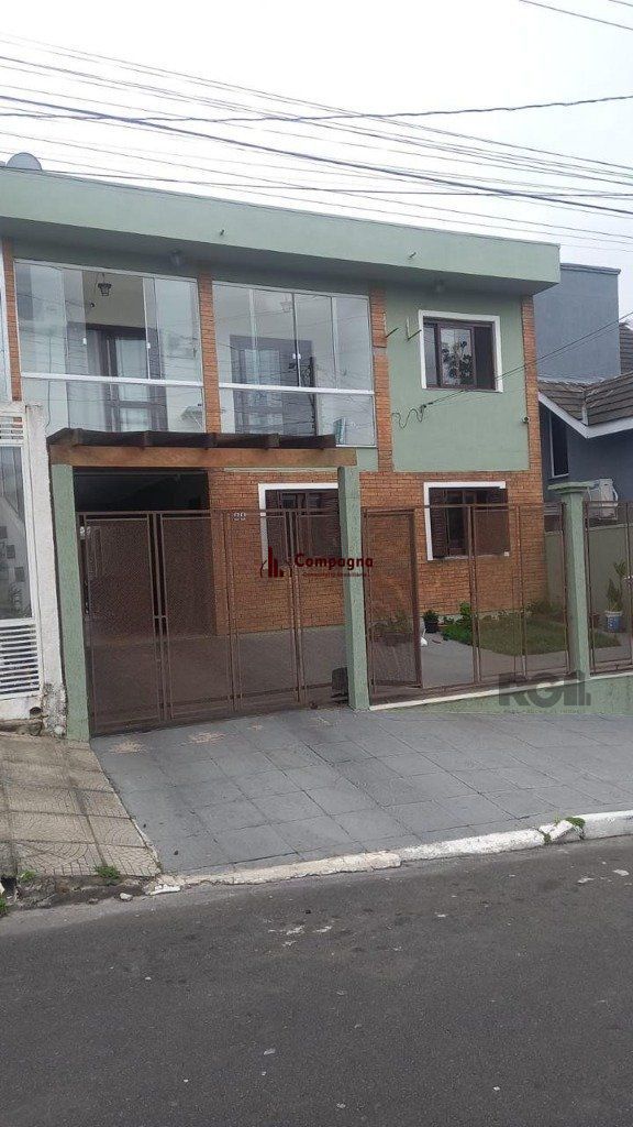 Casa sobrado no Verdes Campos de 3 dormitórios e 4 vagas  DESOCUPADA