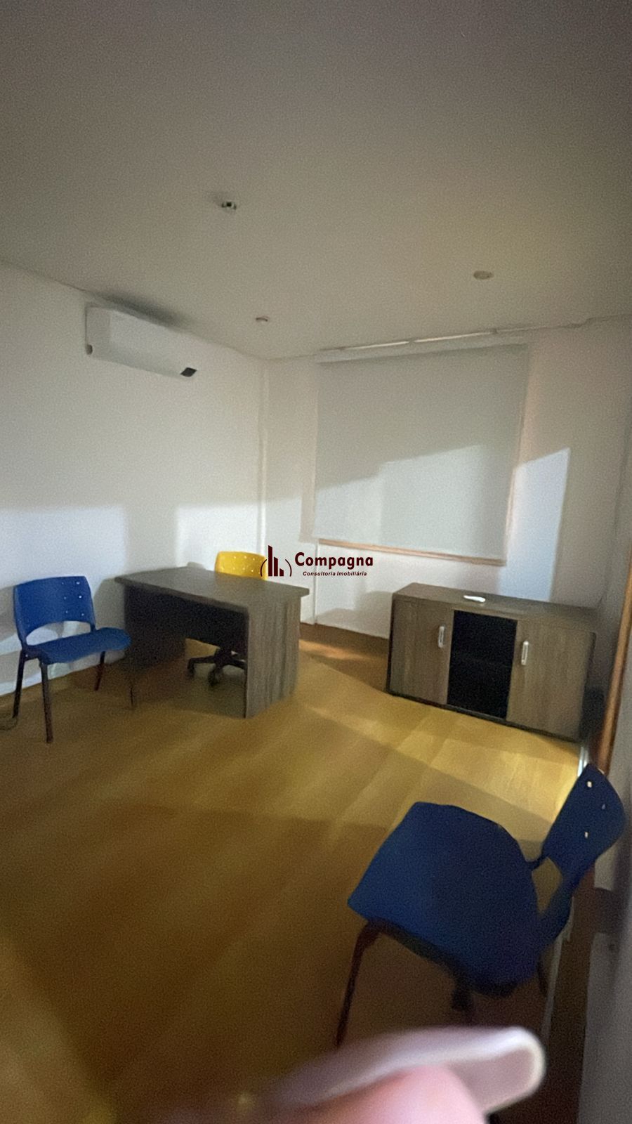 Sala comercial no Centro DESOCUPADO