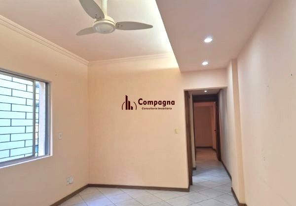 Apartamento no Centro de 2 dormitórios DESOCUPADO — foto 4