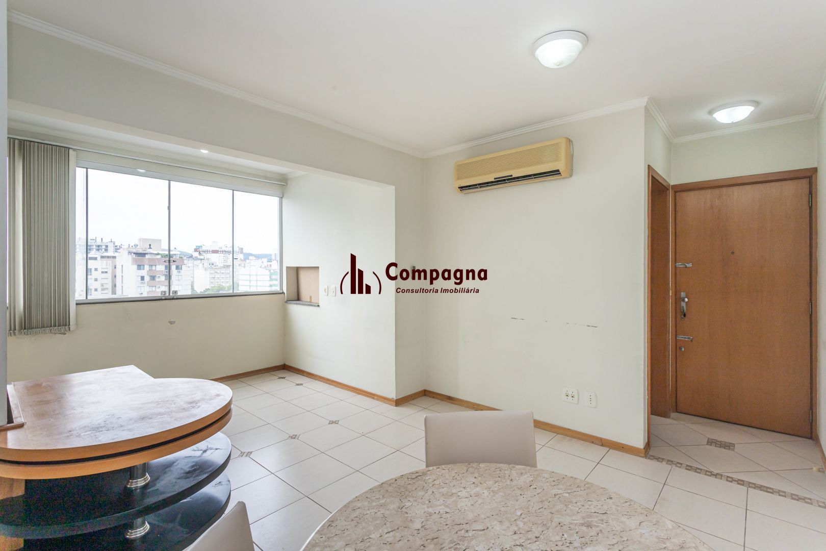 Apartamento na Cidade Baixa de 2 dormitórios e vaga DESOCUPADO — foto 2