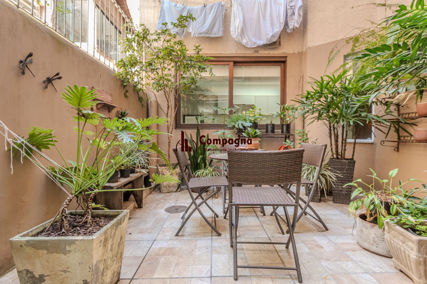 apto garden. no bairro Petrópolis,  com lindo pátio privativo. todo reformado. — foto 2