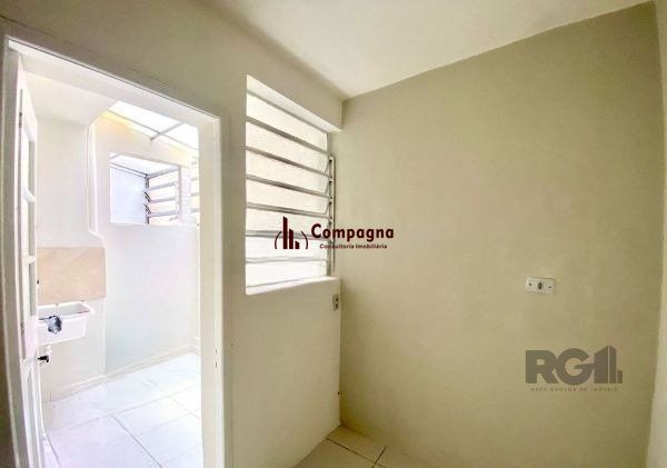 Apartamento no Praia de Belas de 2 dormitórios DESOCUPADO — foto 4