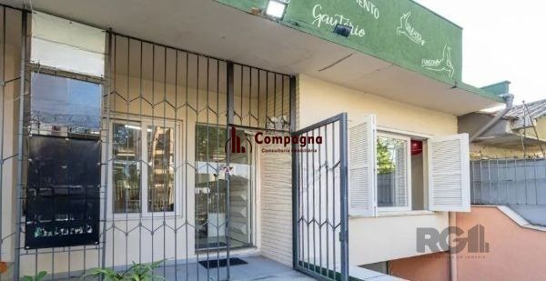 Casa no bairro Petrópolis de 3 dormitórios e 2 vagas