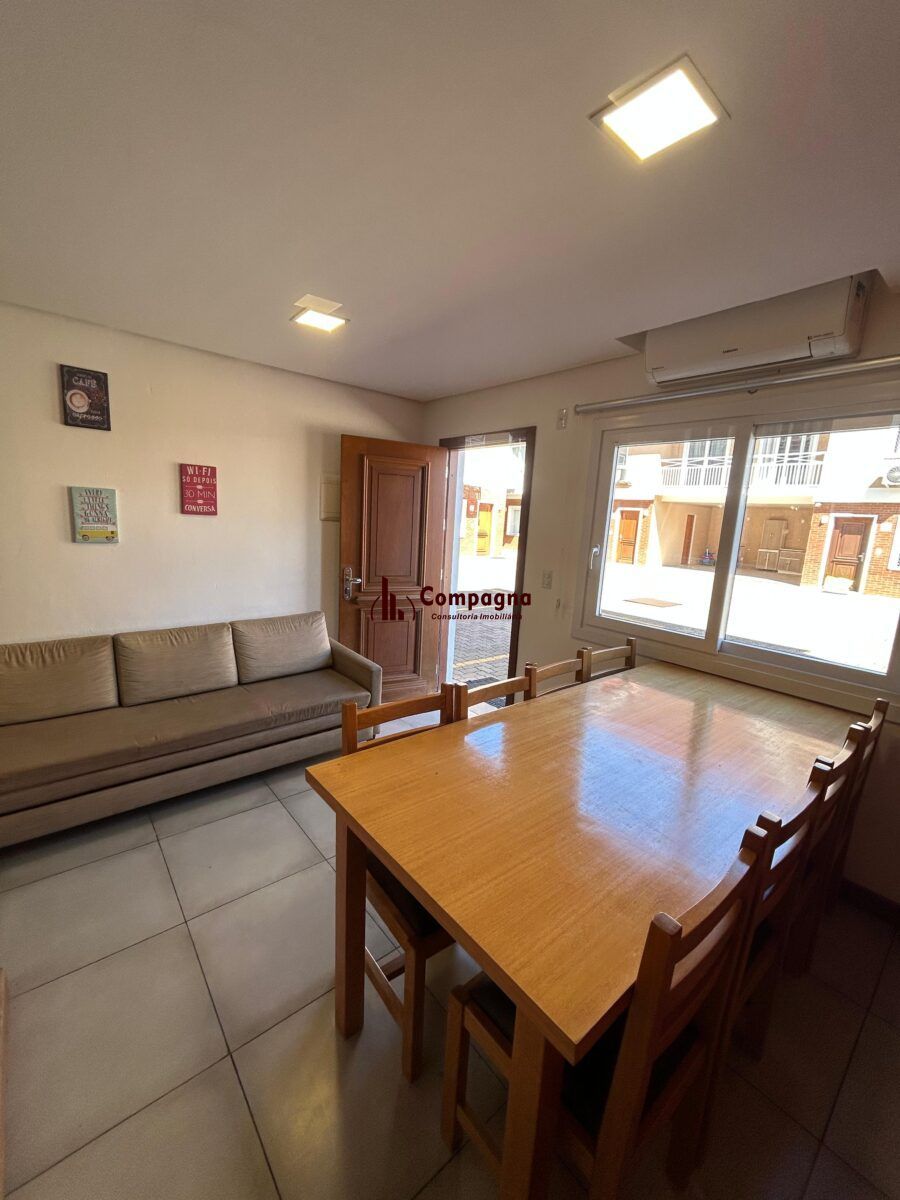 Casa em Canela no bairro Vila Maggi de 4 dormitórios