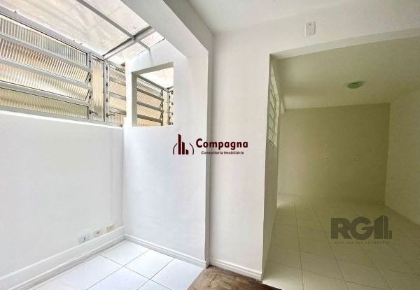 Apartamento no Praia de Belas de 2 dormitórios DESOCUPADO — foto 5