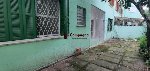 Apartamento no bairro Teresópolis de 1 dormitório térreo com pátio