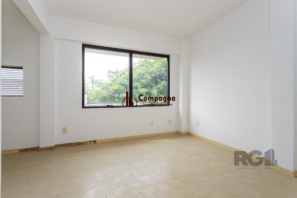 Sala Comercial no Menino Deus desocupada