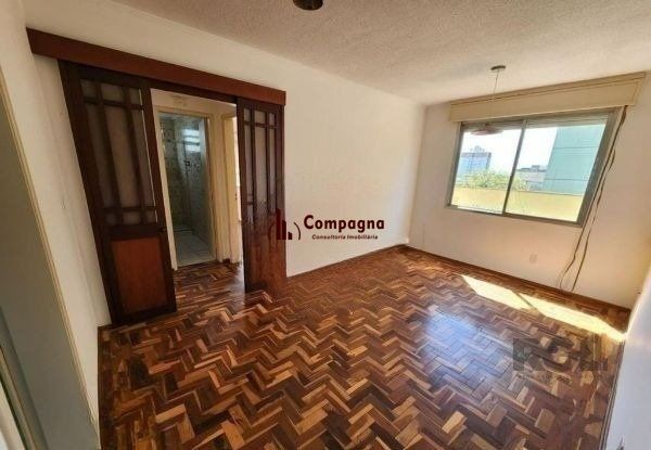 Apartamento no Passo D'areia de 2 dormitórios e vaga desocupado