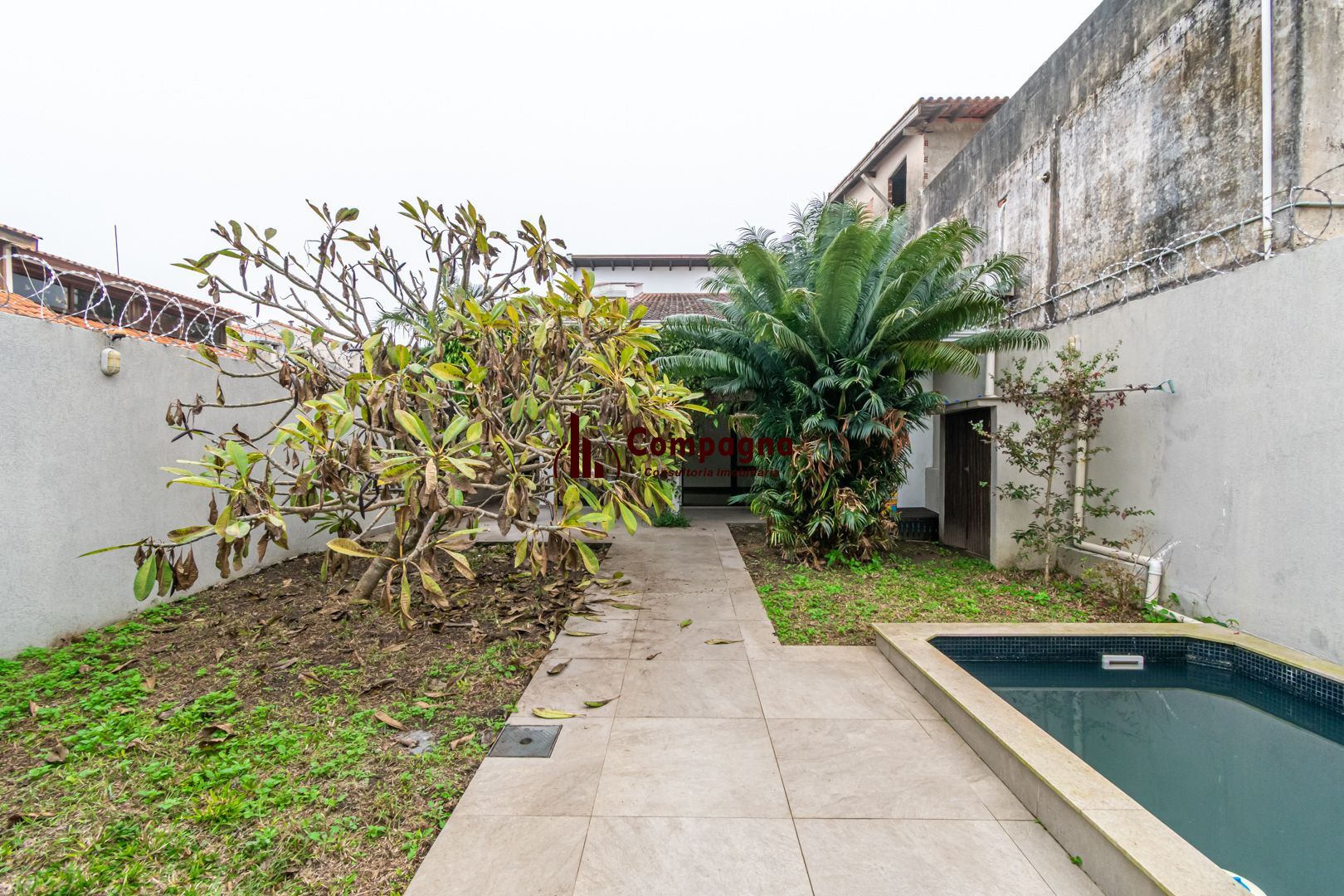 Casa sobrado no bairro Cristal de 3 dormitórios e 3 vagas DESOCUPADA — foto 5