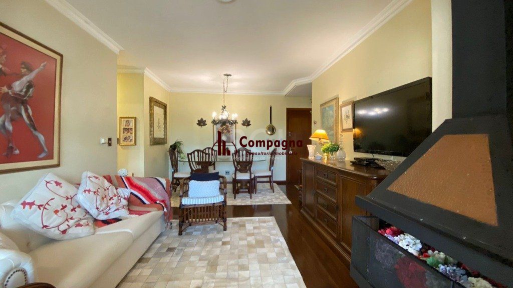 APTO SEMI MOBILIADO NO CENTRO DE GRAMADO, com lareira , sacada , churrasqueira — foto 2