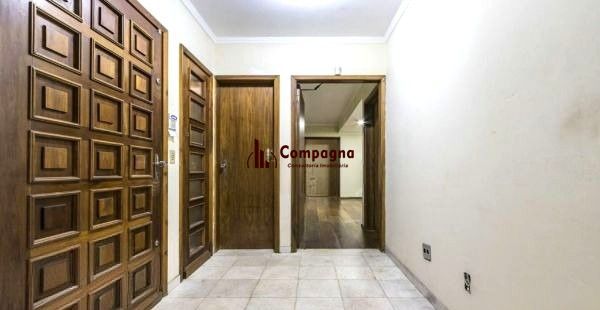 Casa sobrado no bairro Auxiliadora de 5 dormitórios e 4 vagas — foto 2