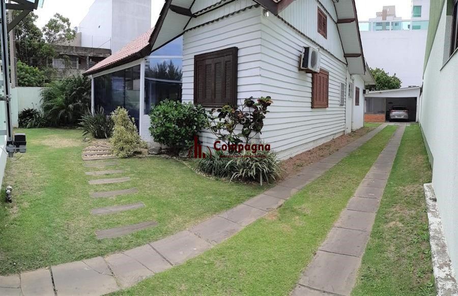 Casa no Centro de Tramandai com pátio