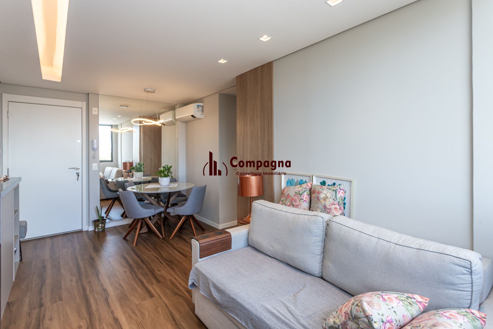Apartamento 02 dormit com suíte e 01 vaga, no bairro Azenha, em Porto Alegre. — foto 3