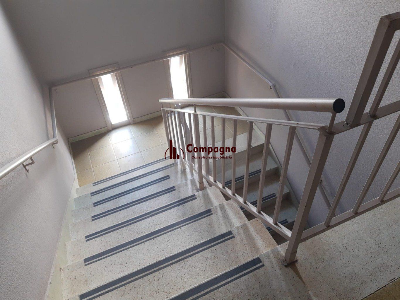 Apartamento Duplex de 2 dormitórios,  1 vaga de garagem em Cachoeirinha. — foto 4