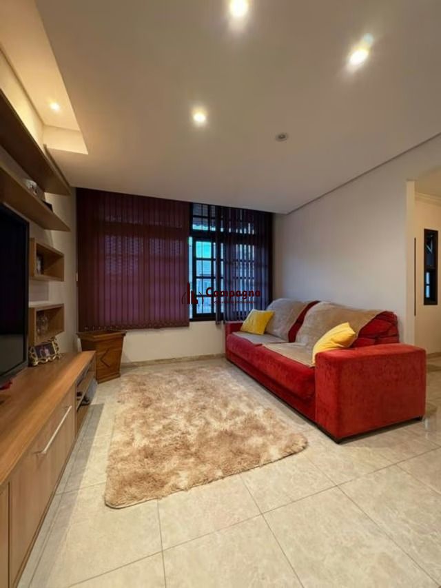 Casa de 3 dormitórios e 1 vaga de garagem em cachoeirinha. — foto 2