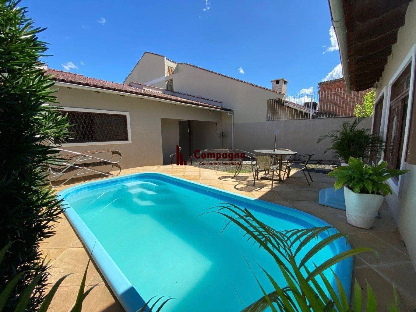 Casa de 330m² com 2 Quartos, piscina e 4 vagas de garagem em Canoas. — foto 5