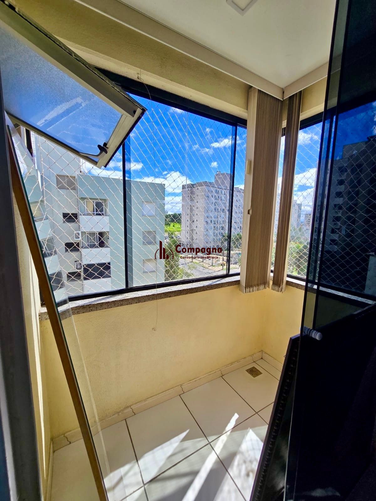 Apartamento de 2 dormitórios, 1 vaga, elevador no bairro Sarandi